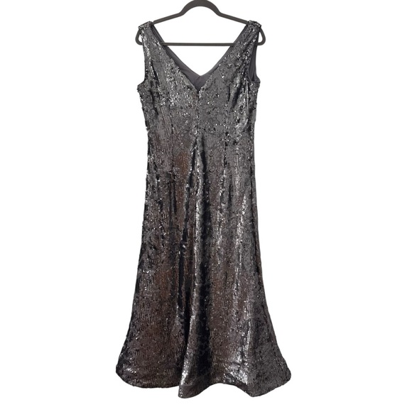 Rene Ruiz Collective V-neck Sequin Gown in "Silver" Size 10 - Picture 10 of 15